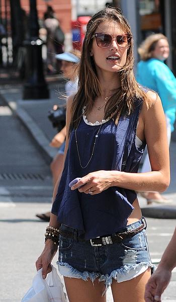 AlessandraAmbrosio144021--350x600